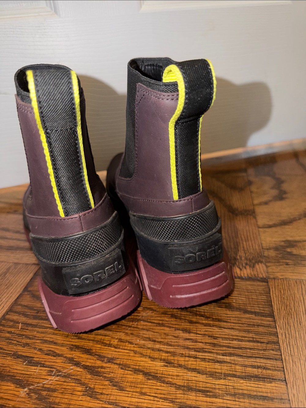 Sorel burgundy waterproof boots size 7 - Picture 4 of 8